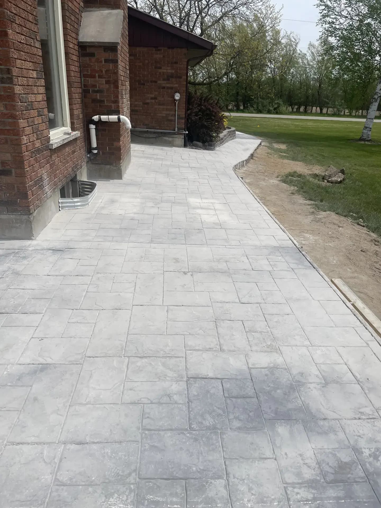 Ashlar stamped driveway detail