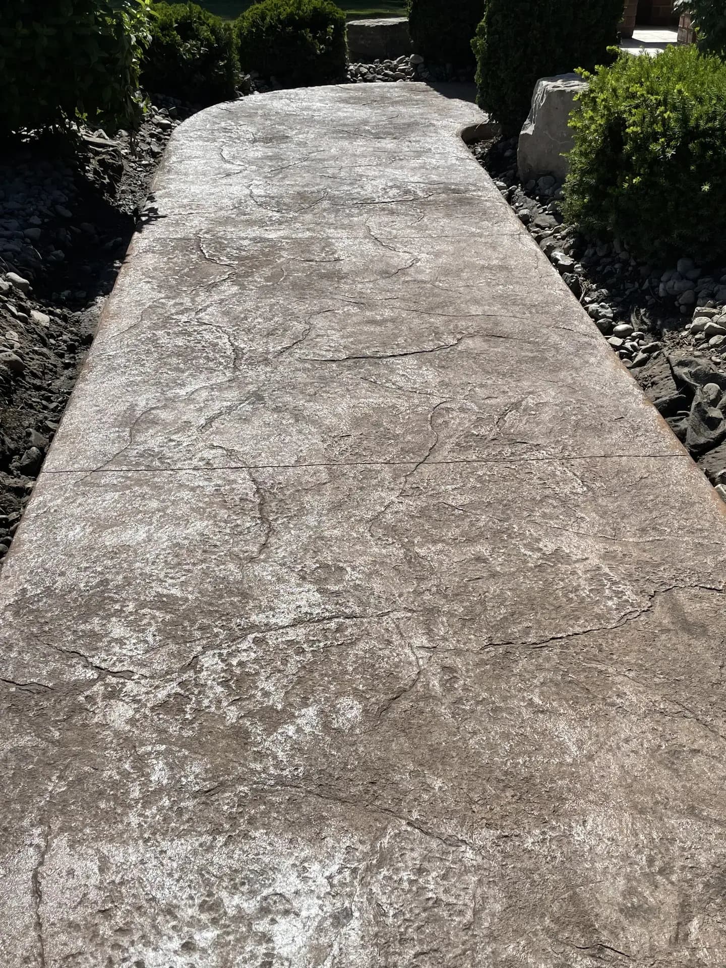 Stone pattern stamped walkway